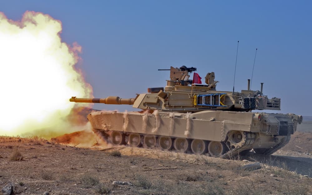 M1A2 SEP v2 在爱达荷州进行主炮射击