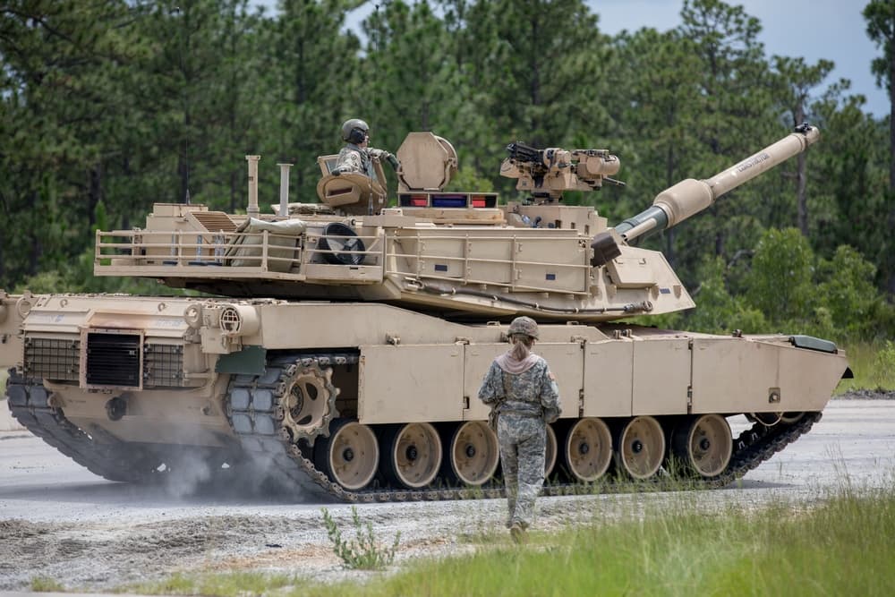 M1A2 SEP v2 的右后侧外观